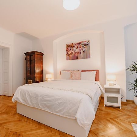 Anastasia Apartments With Parking Brasov Exterior photo
