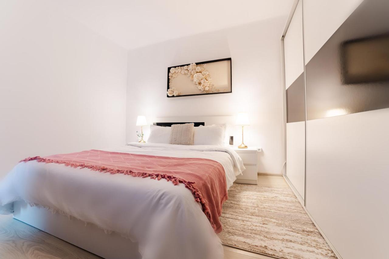 Anastasia Apartments With Parking Brasov Exterior photo