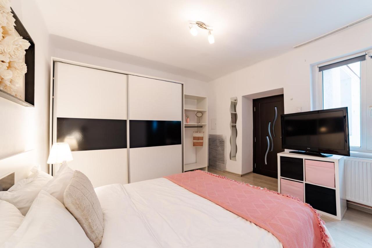 Anastasia Apartments With Parking Brasov Exterior photo