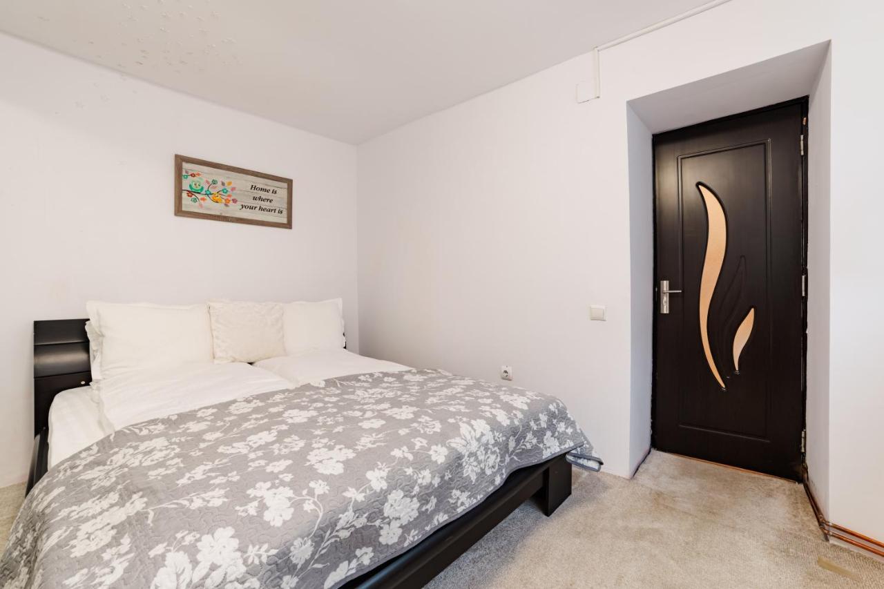 Anastasia Apartments With Parking Brasov Exterior photo
