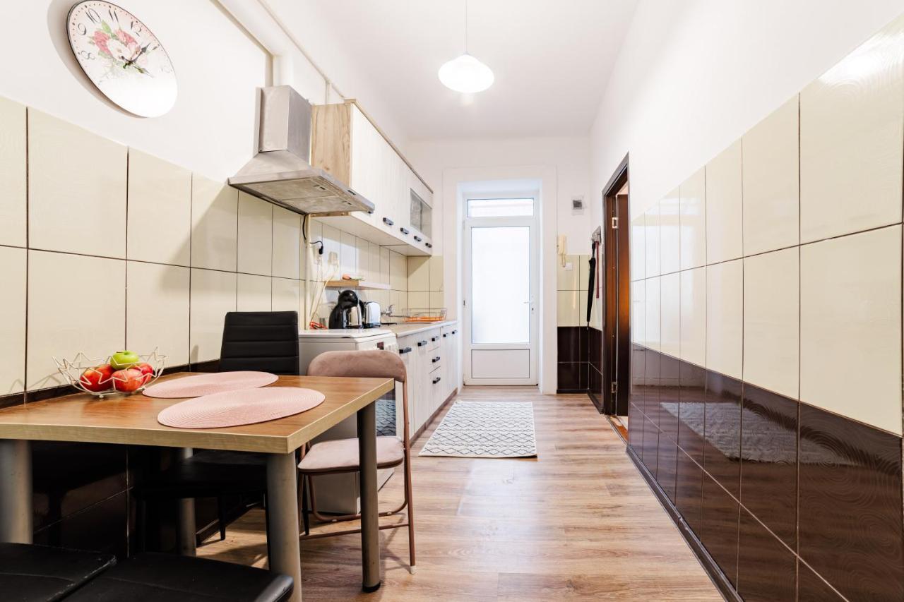 Anastasia Apartments With Parking Brasov Exterior photo