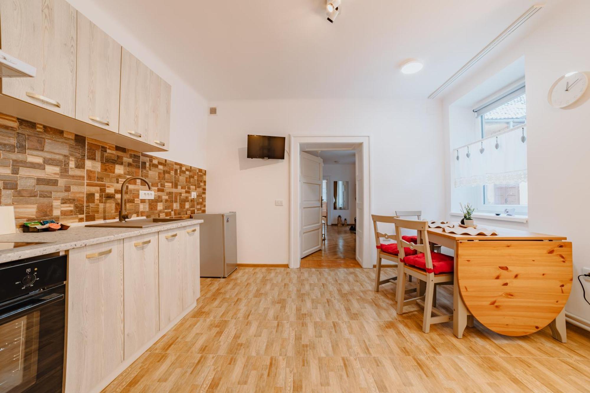 Anastasia Apartments With Parking Brasov Exterior photo