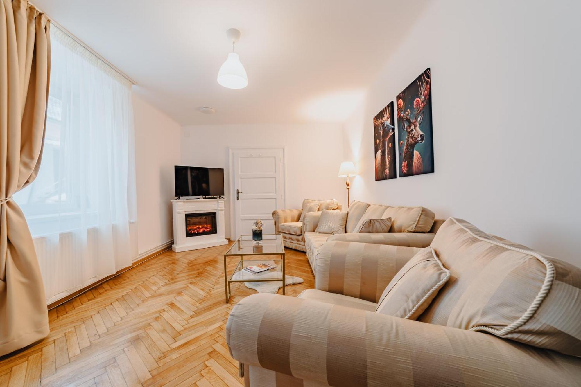 Anastasia Apartments With Parking Brasov Exterior photo
